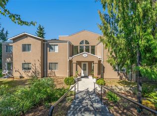 141 6th Ave E #9, Qualicum Beach, BC V9K 2J6