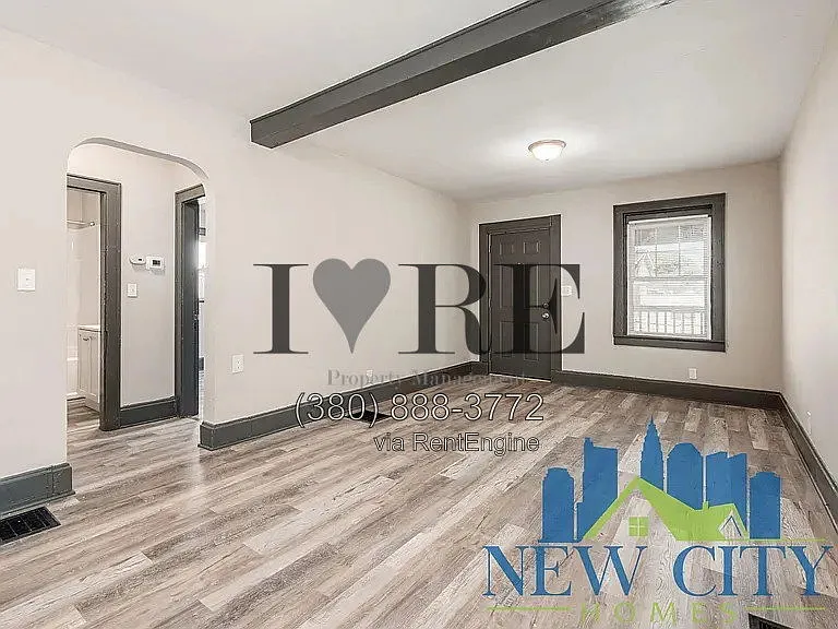 2 bed, 1.5 bath, 816 sqft, $1,425 — Photo 2