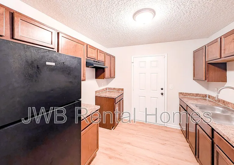 2037 Sessions Ln — Photo 2