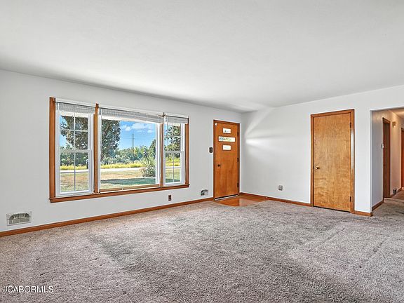 3rd image of 6518 Helias Dr