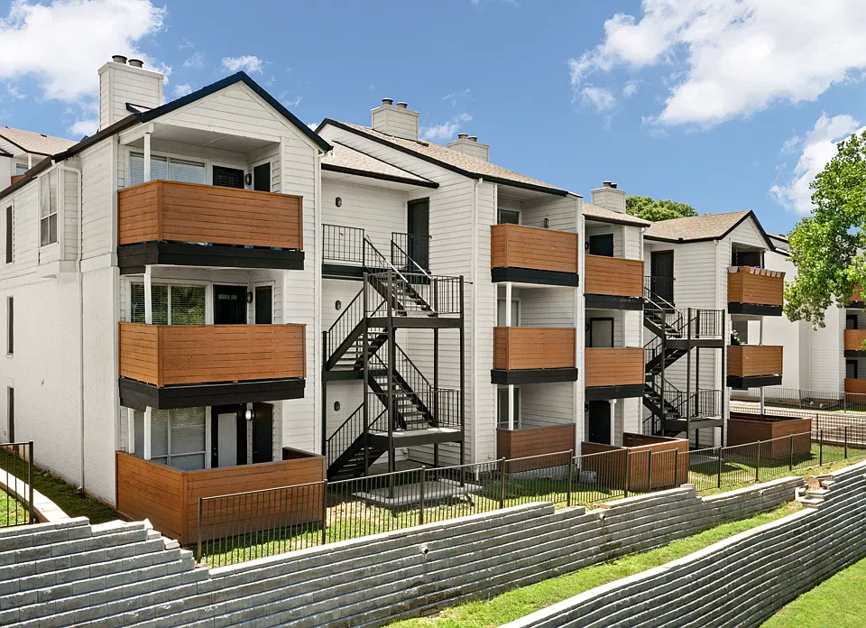 Building Photo 5