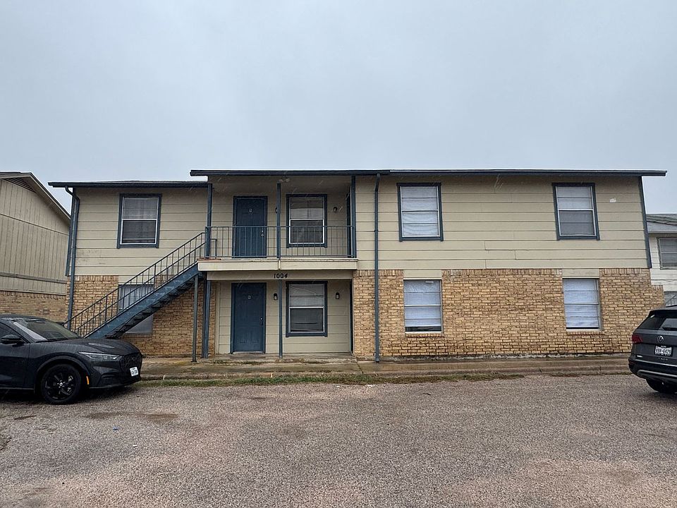 1st image of 1004 Eastside Dr APT A