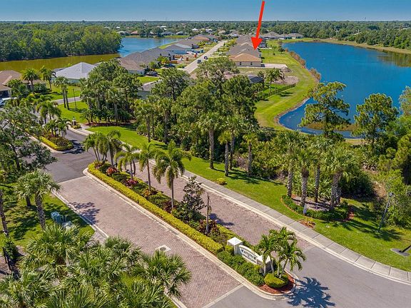3rd image of 393 SW Vista Lake Dr