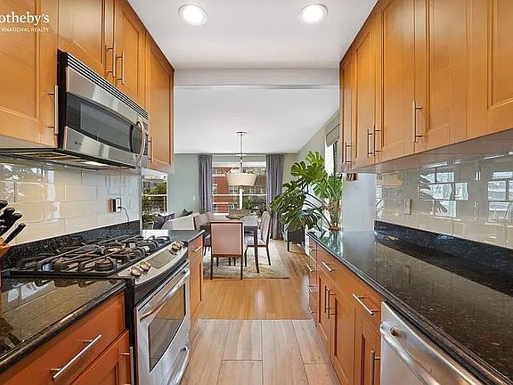 5th image of 483 Washington Ave APT 6A