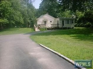 35 Hunt Pl, Rye, NY 10580