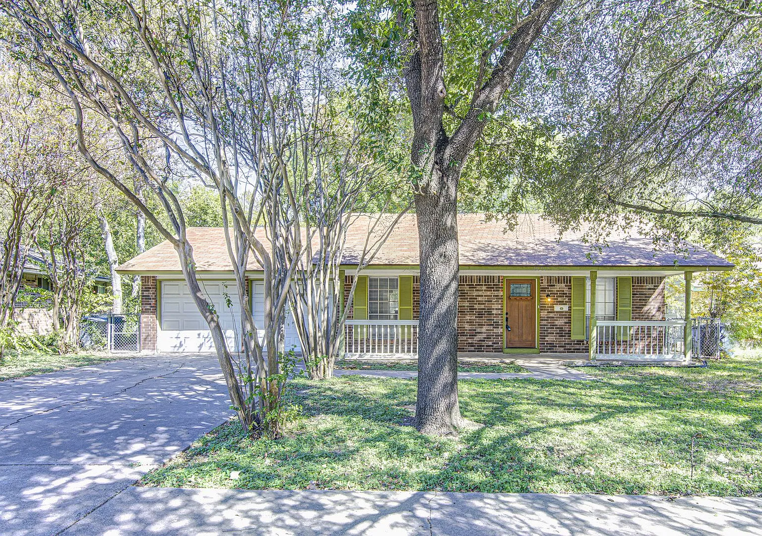 Charming 3-Bedroom Home with Vaulted Ceilings & Spacious Backyard — Photo 1