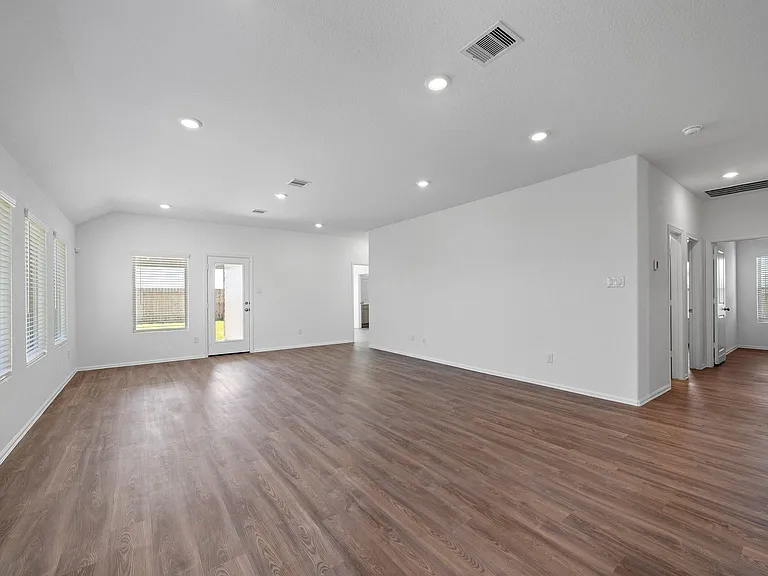 5010 Lavaridge Dr — Photo 9