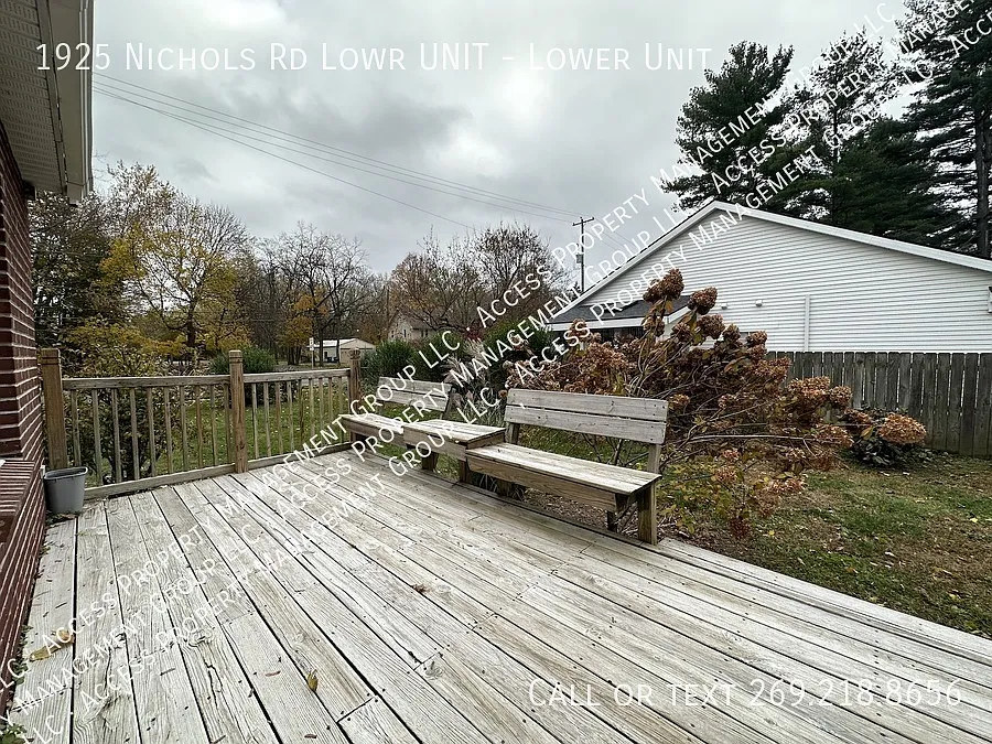 Spacious 2 BR unit with deck and laundry! — Photo 2