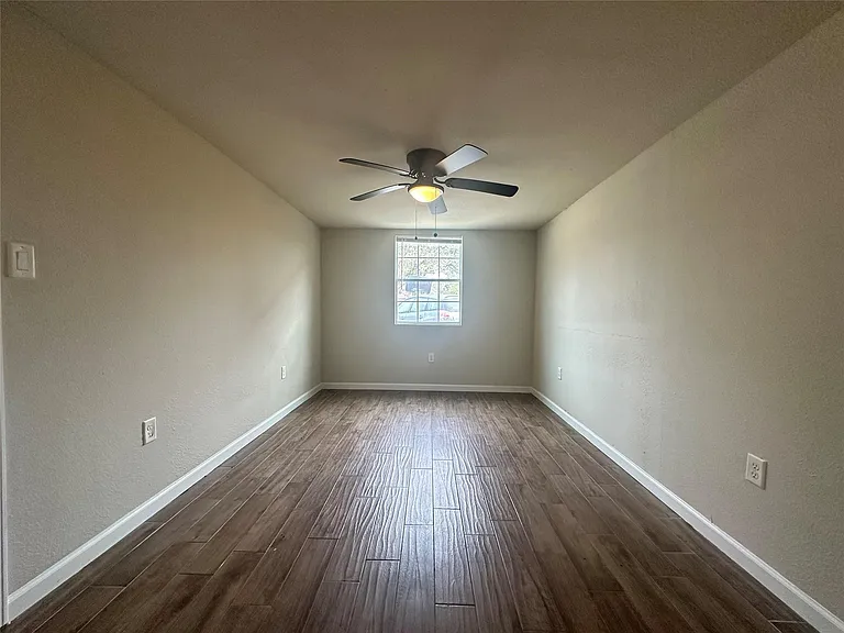 605 E Hunnicutt St #A — Photo 5