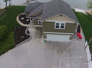 1134 E 88th St, Newaygo, MI 49337