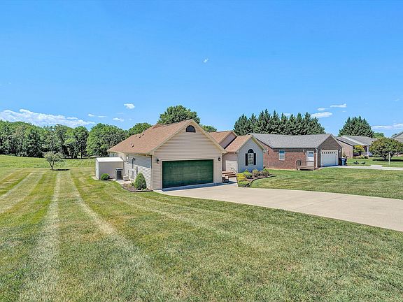 3rd image of 3516 Pinnacle Ridge Rd NE