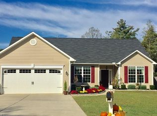 29 Woodthorn Rd, Weaverville, NC 28787