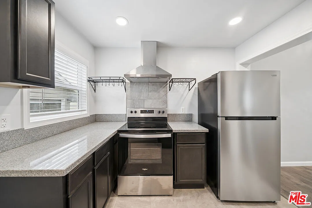 3 bed, 2.0 bath, 1084 sqft, $3,595 — Photo 4