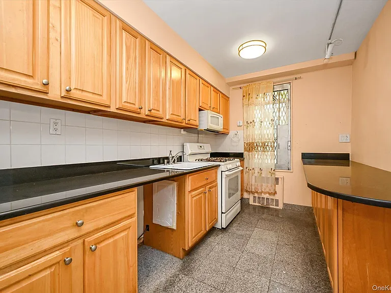 14018 Burden Cres #411 — Photo 4