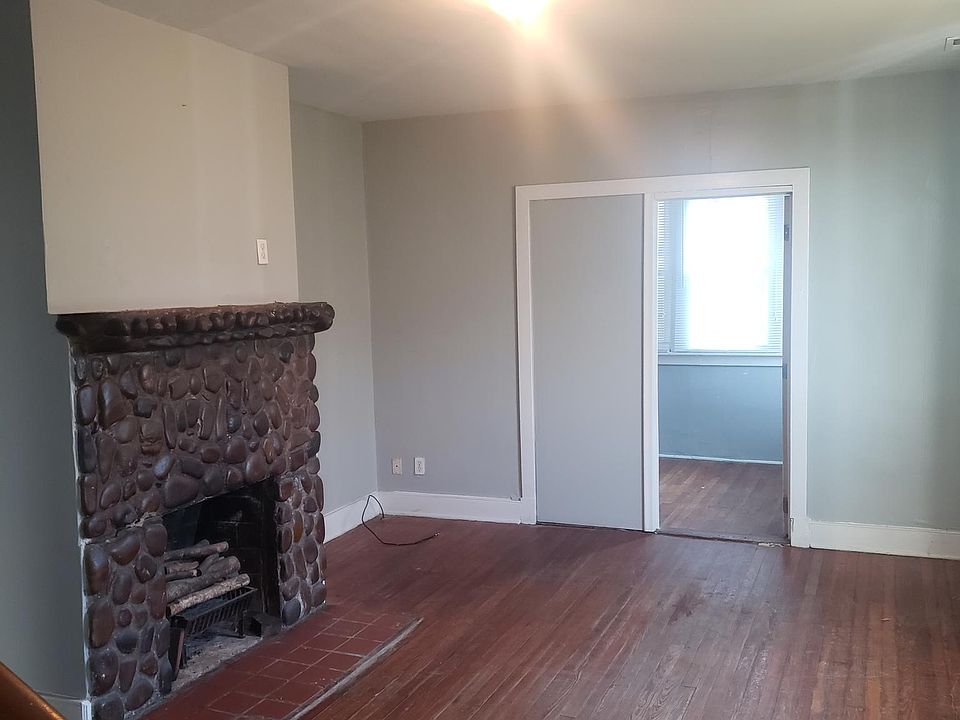 2nd image of 2111 Rose Ave