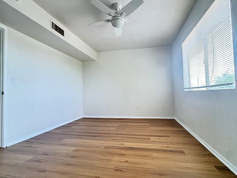 North Central (Stone and Prince), 2 story apartment complex with a/c! — Photo 26