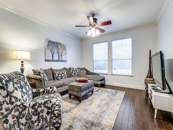 4th image of 2229 Canterbury Park Dr