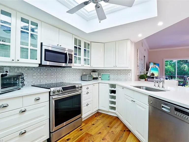5897 Chanteclair Dr #313 — Photo 2