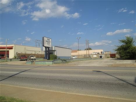 1st image of 222 N Milt Phillips Ave
