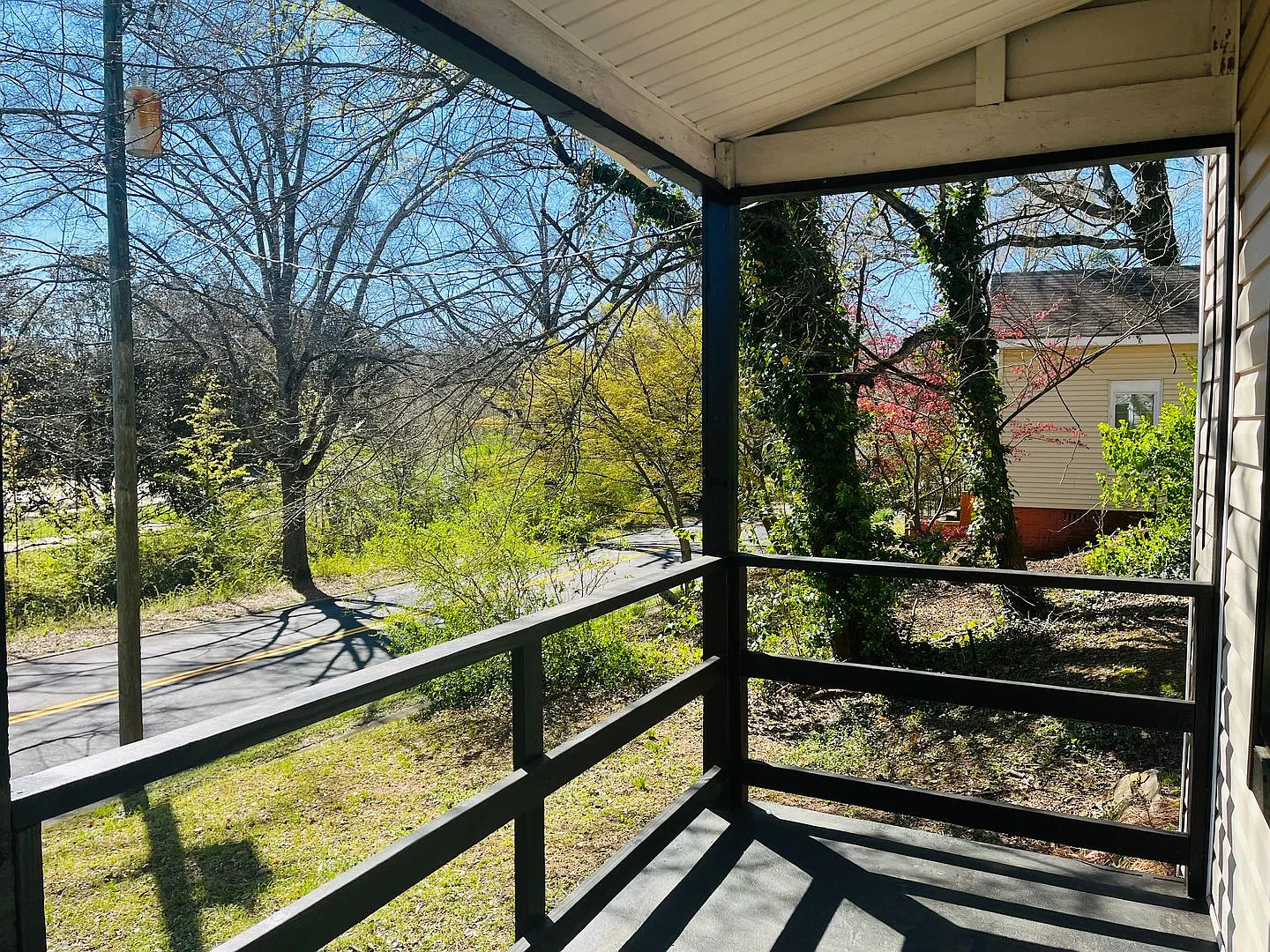 Newly renovated 3 bedroom, 1 bathroom house in Lagrange! Must see! — Photo 3