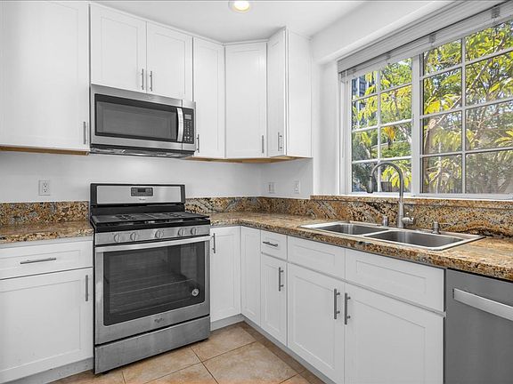4th image of 463 S Crescent Dr