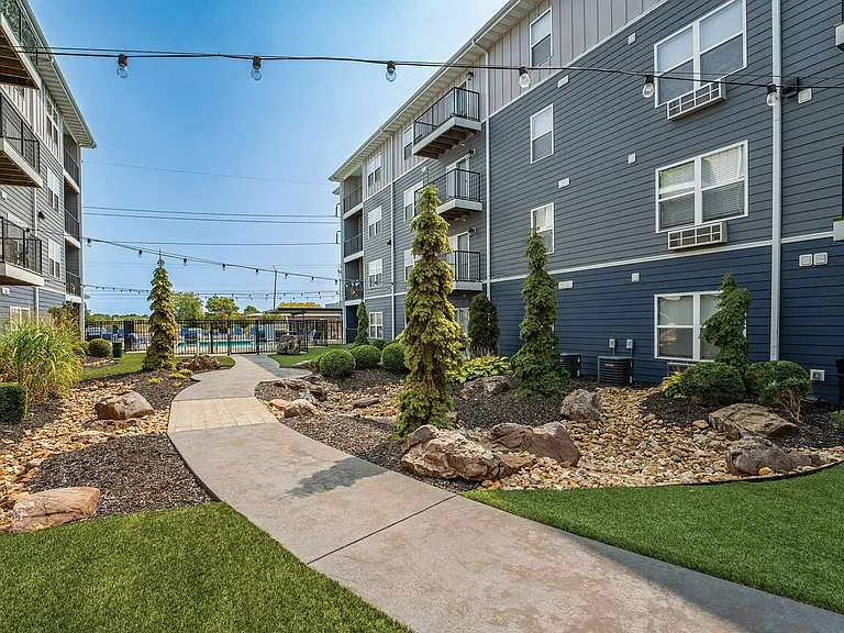 The Falcon of Southern Hills Apartments — Photo 11