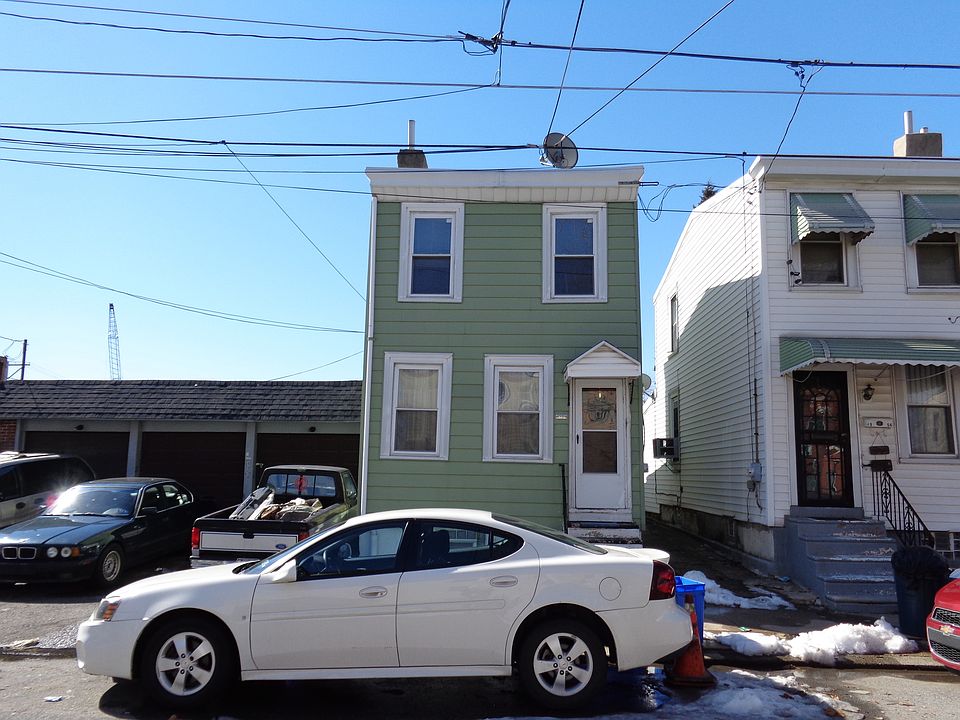 1st image of 4956 Wellington St