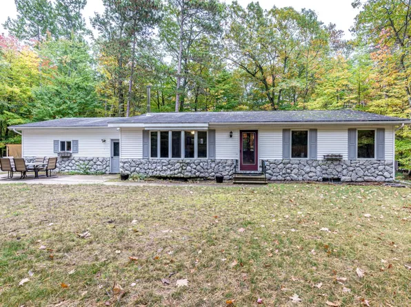 8430 Grant Rd, Minocqua, WI 54548