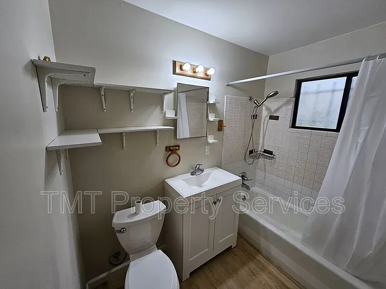 137 W 3rd St — Photo 26