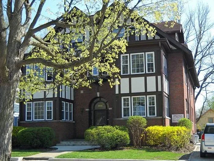 603 W Green St photo 1