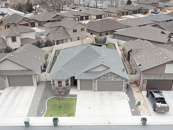 2nd image of 2489 Zenith Ln
