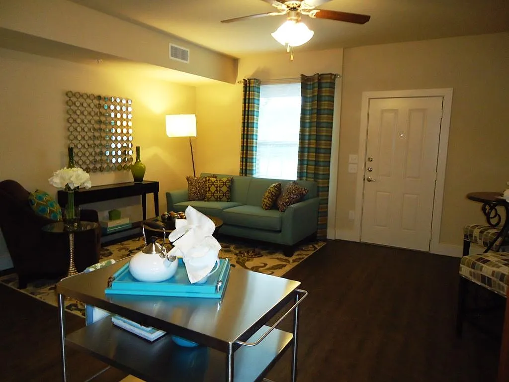 1 bed, 1000 sqft, $1,050 — Photo 1