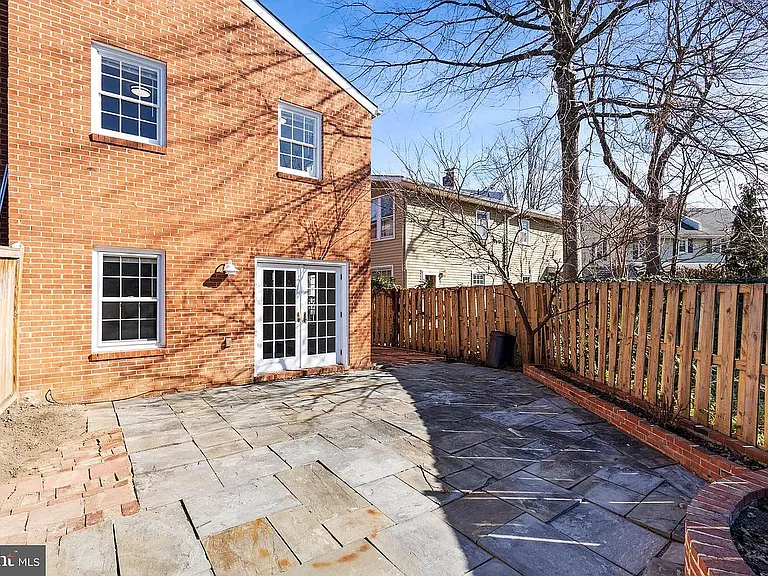 1020 Powhatan St — Photo 13