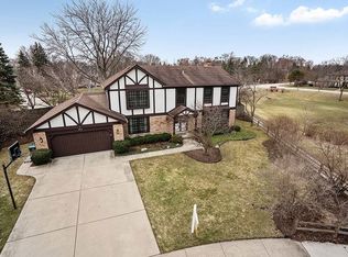 2464 Hampton Ln, Northbrook, IL 60062