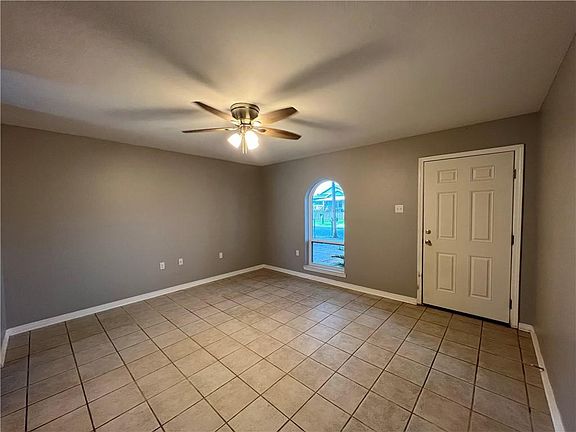 5th image of 2111-13 E Beauregard Ave