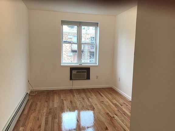 5th image of 3114 43rd St #2