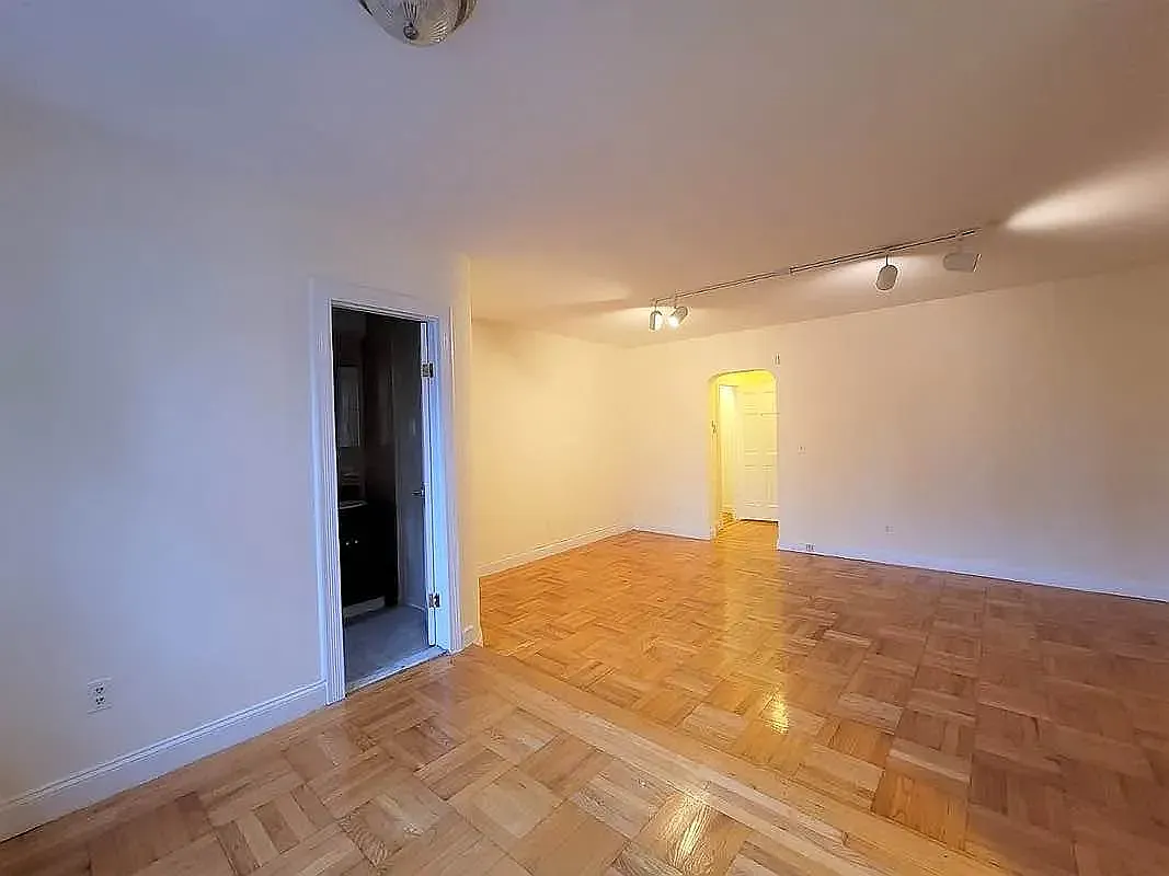 310 East 74th Street — Photo 3