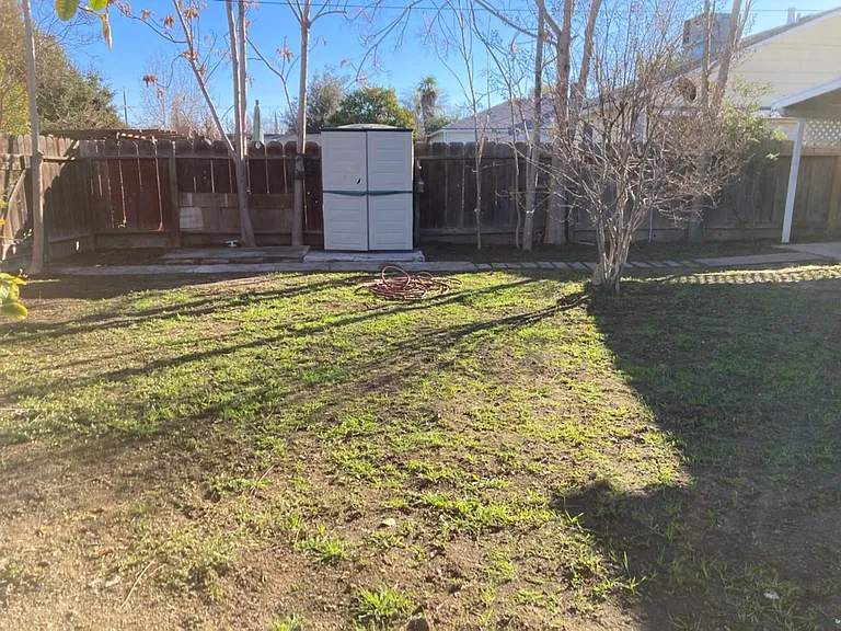555 W Whittier Ave — Photo 40