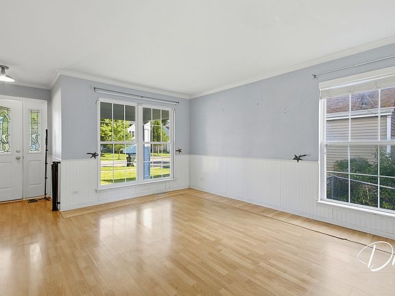 3rd image of 60 W Dahlia Ln