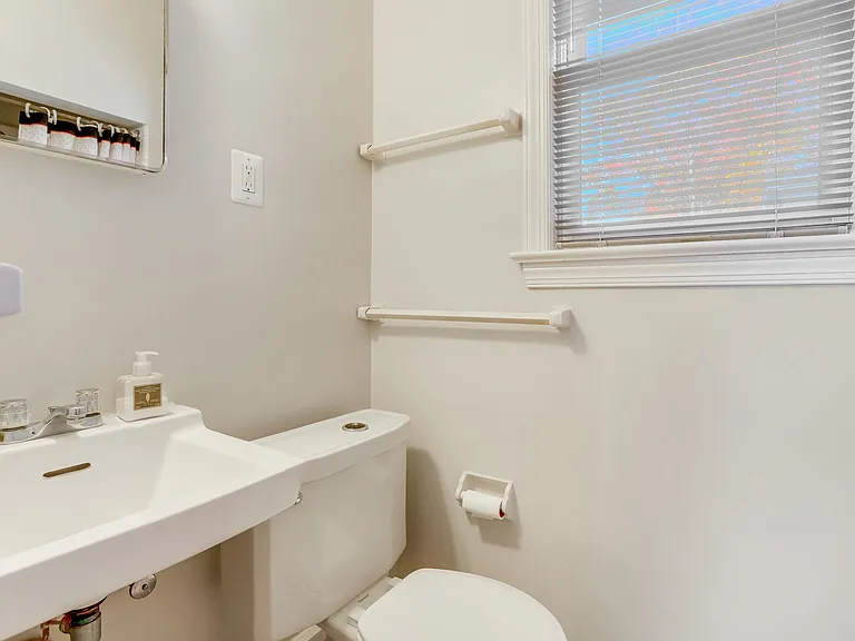 2700 N Dinwiddie St — Photo 35
