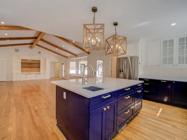 1306 W Crestwood Dr, Memphis, TN 38119