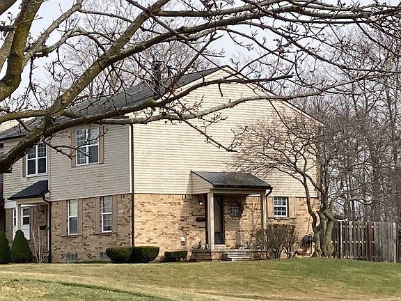 3rd image of 3516 Burbank Dr #408