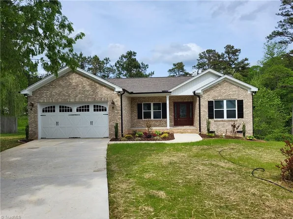 320 Jackson St, Jamestown, NC 27282
