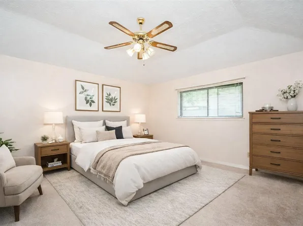4902 Rainwater Dr, Pasadena, TX 77505
