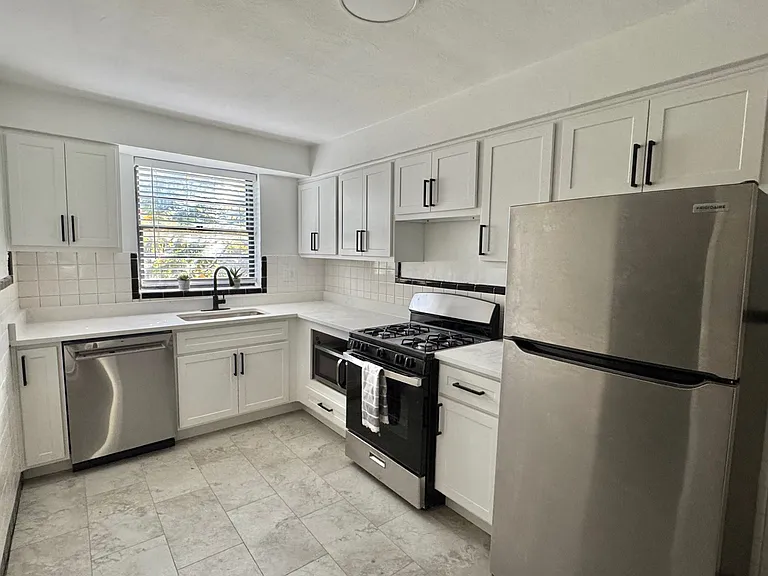 612 S Hanley Rd #1N — Photo 1