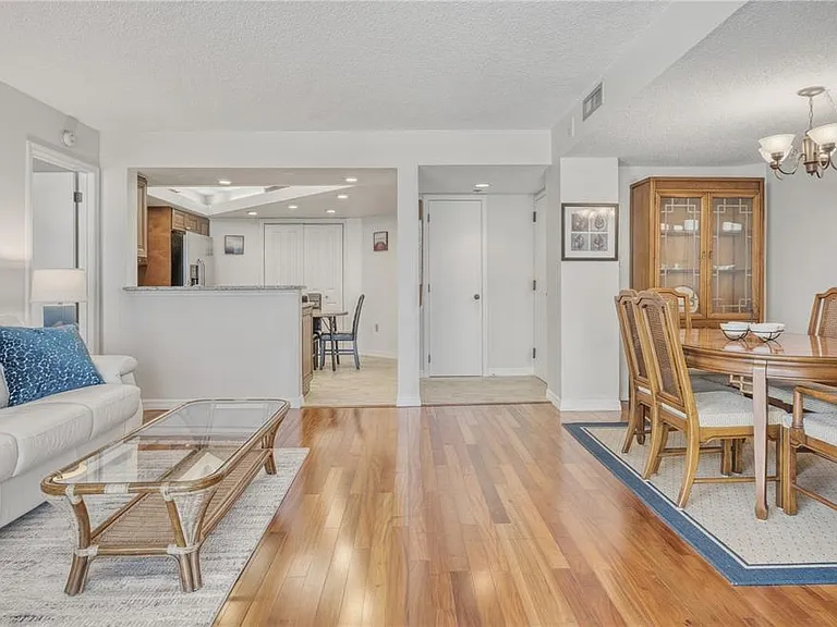 690 Island Way #307 — Photo 9