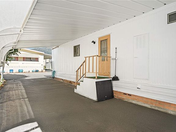 4th image of 1035-47 E Huntington Dr