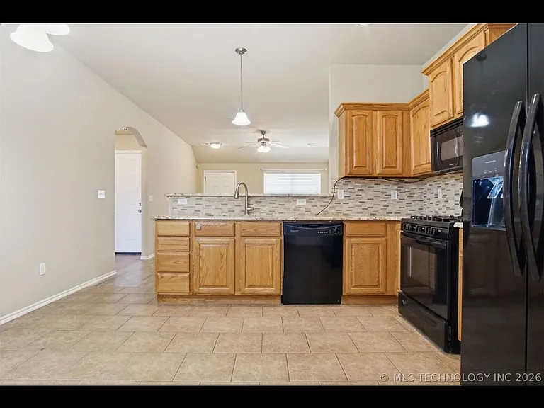 605 E Linden Ln — Photo 22