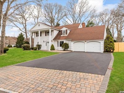 21 Mount Rainer Avenue, Farmingville, NY, 11738
