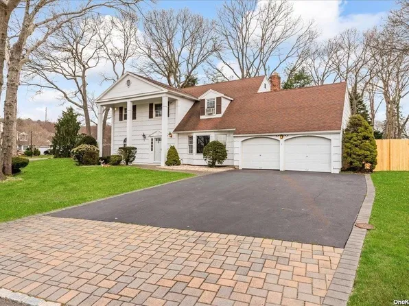 21 Mount Rainer Avenue, Farmingville, NY 11738